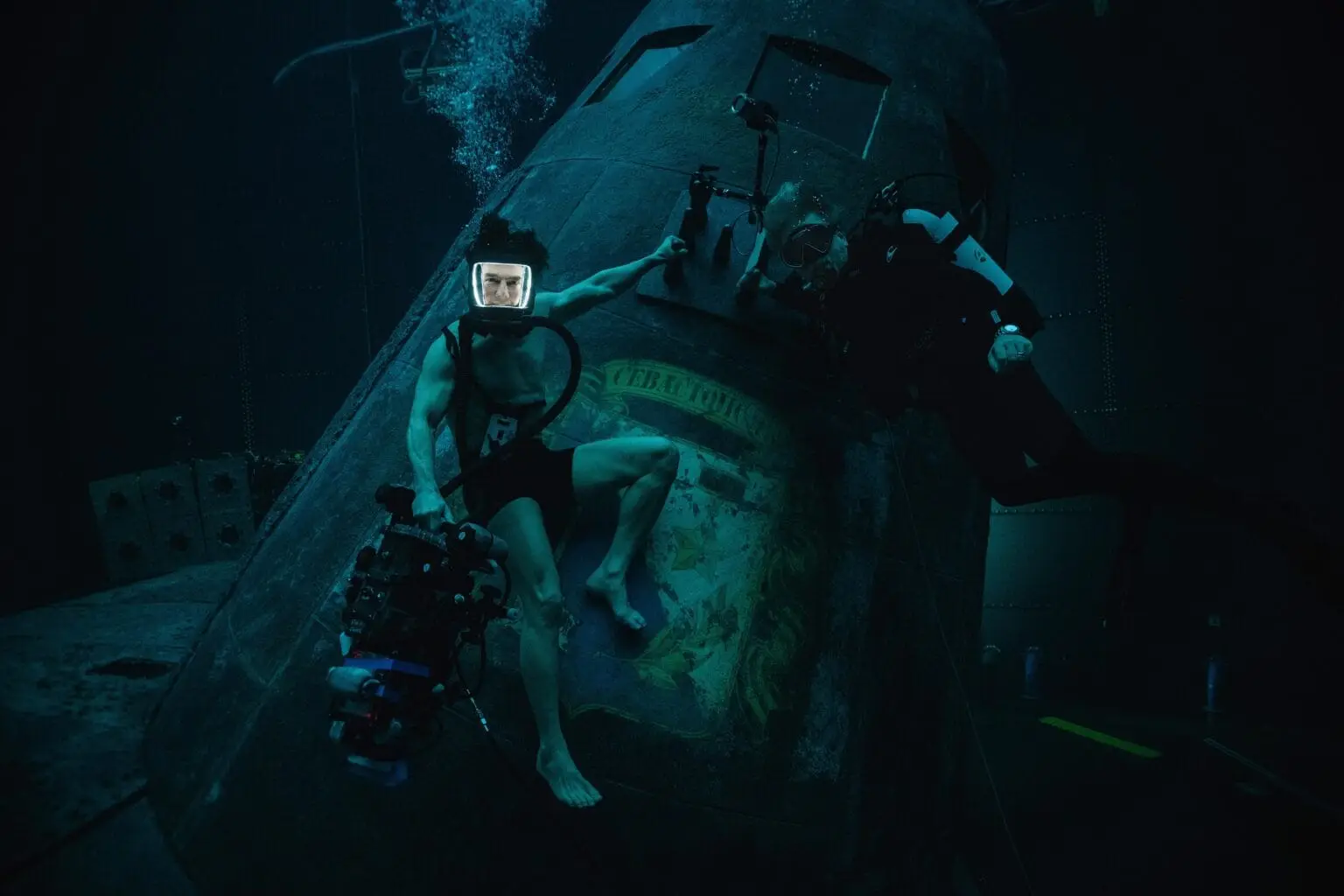 Tom Cruise performs underwater stunt
