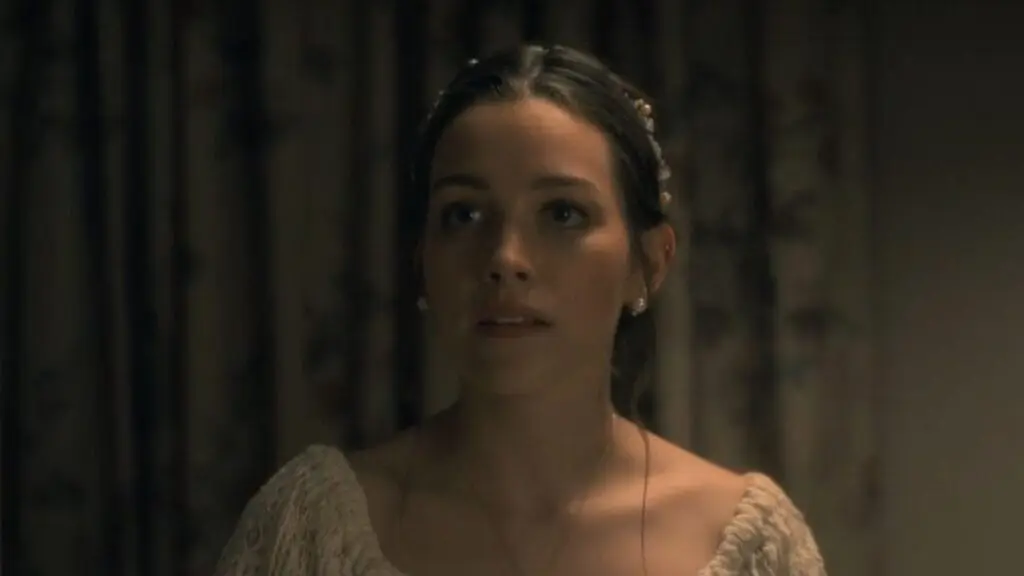 Victoria Pedretti as Nell Craine. Image © Netflix.