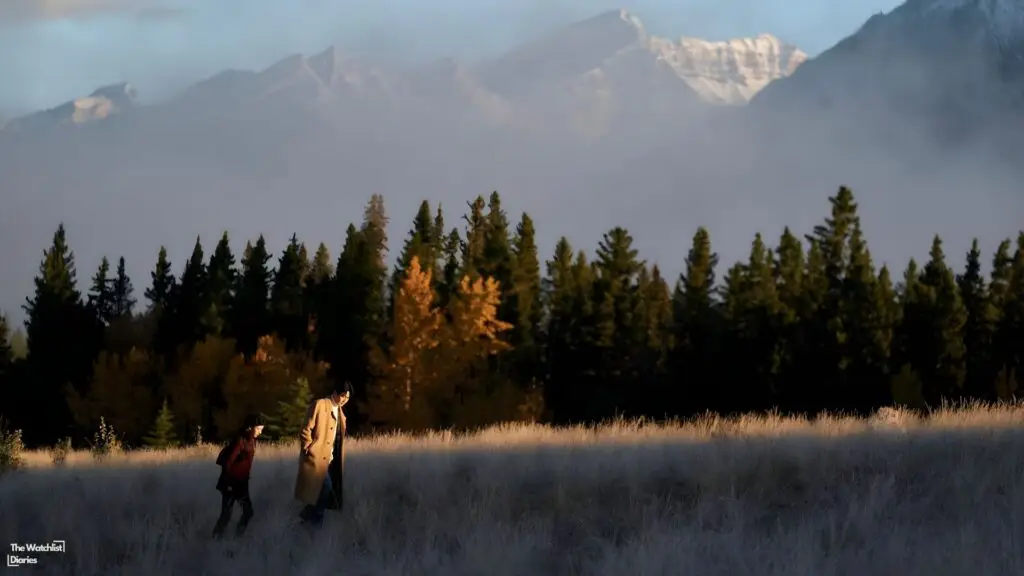 Edited still of Kim Seon-ho as Joo Ho-jin and Go Youn-jung as Cha Mu-hee. Image © Netflix.